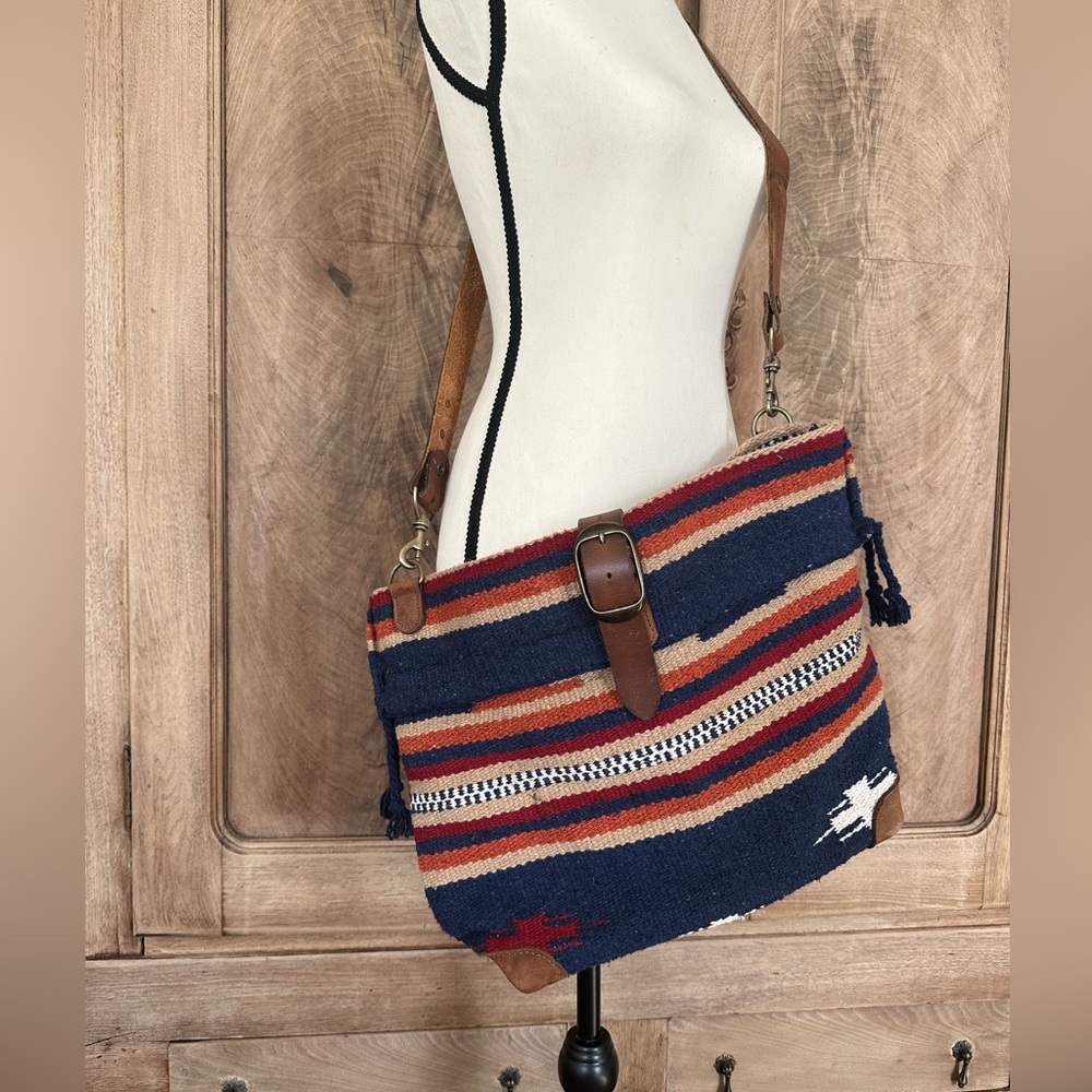 MCFADIN WOOL AND LEATHER HANDMADE ADJUSTABLE CROSSBODY BAG/PURSE